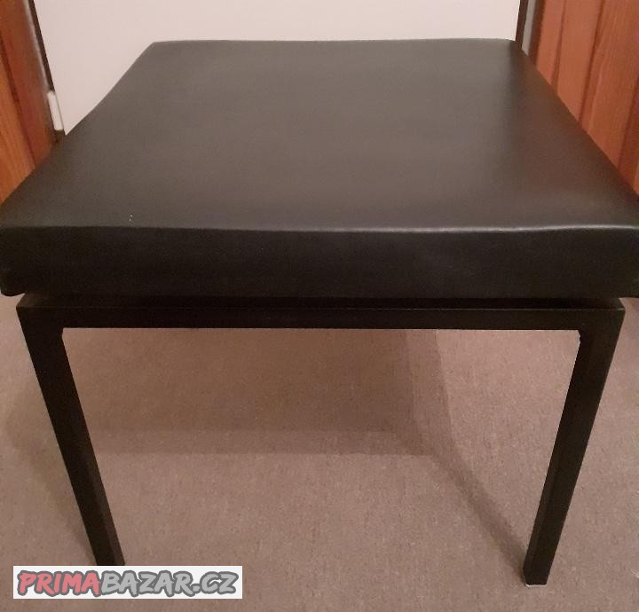 stolicka-s-kozenkovym-sedakem