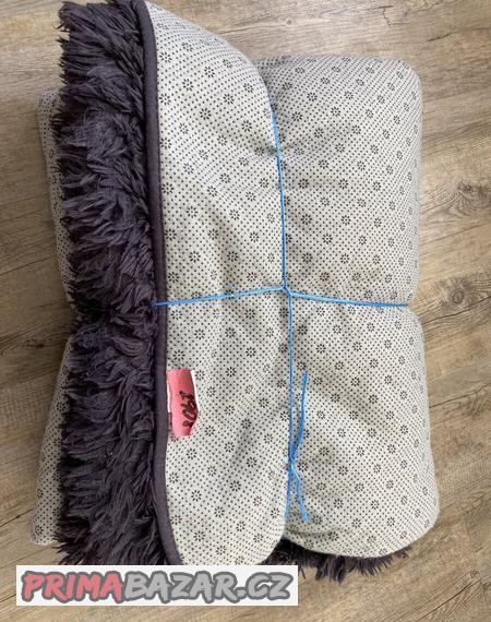 Prodám plyšový dětský koberec,