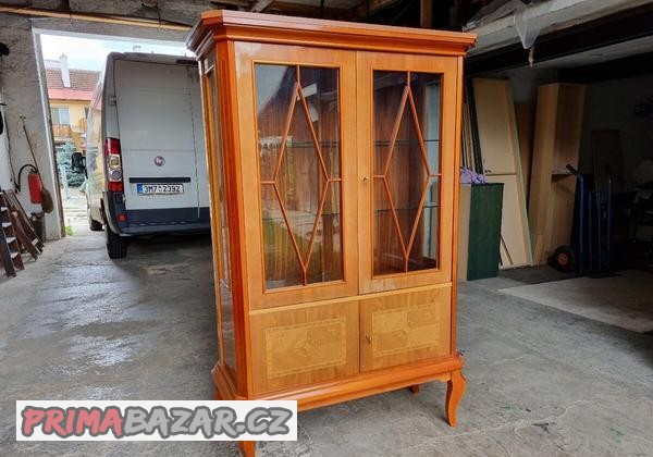 starozitna-vitrina