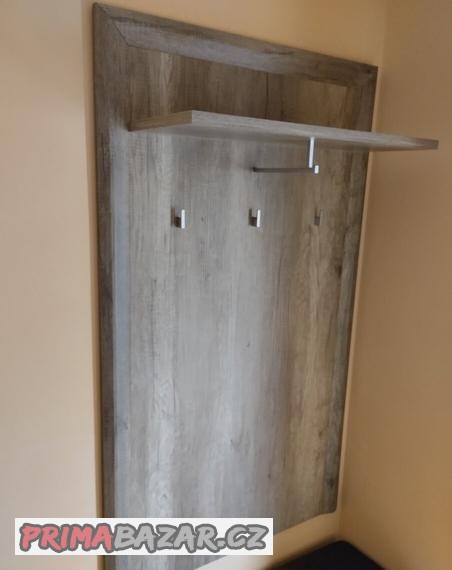 Prodám zrcadlo a věšák