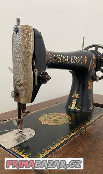 starozitny-sici-stul-stroj-singer