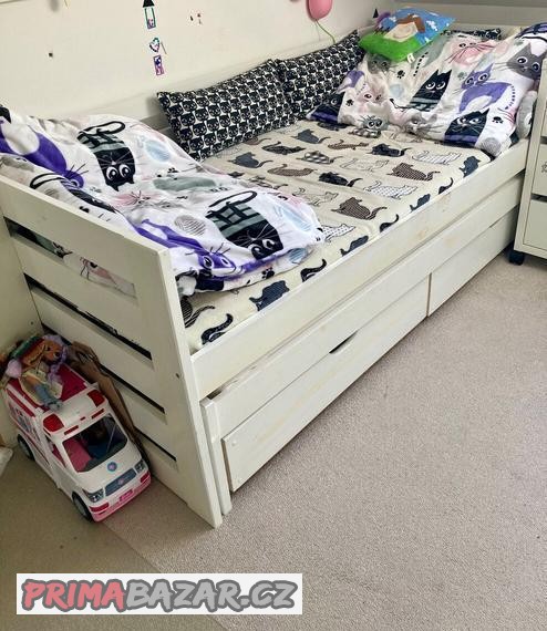 postel-s-vysuvnym-luzkem-a-ulozenym-prostorem