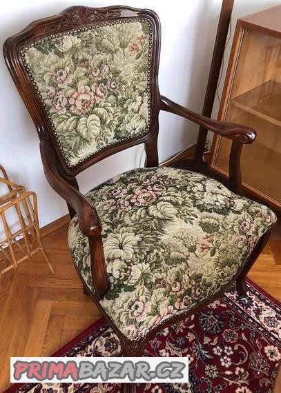 drevene-gobelinove-kreslo-tmave-drevo-krasny-stav