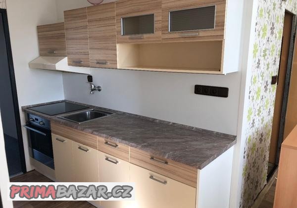 panelakova-kuchynska-linka