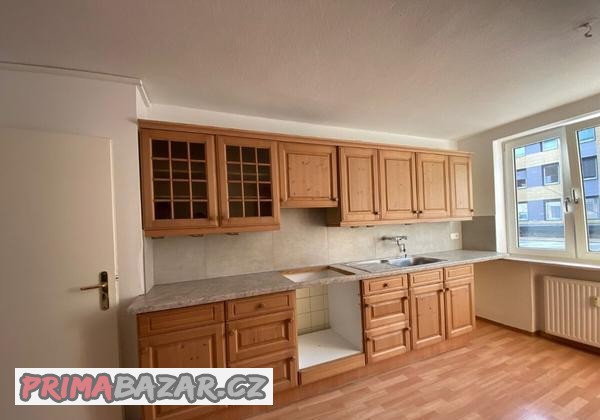 kuchynska-linka-ze-smrkoveho-dreva