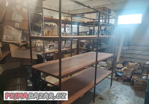 prodam-regaly-pulty-nabytek-trezory