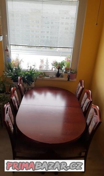 rozkladaci-stul-a-sest-zidle