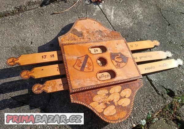 Dřevěnný kalendář - funkční dekorace