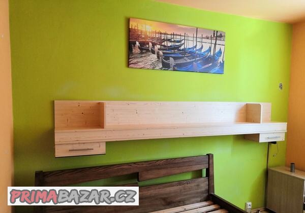 police-nad-postel-s-osvetlenim