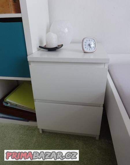 nocni-stolek-ikea-malm-bila