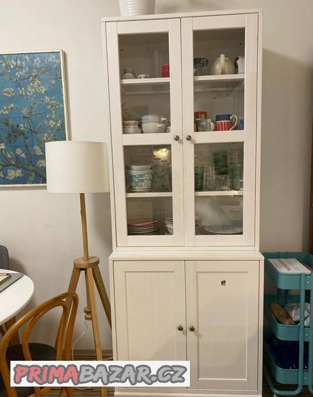 ulozna-sestava-s-prosklenymi-dvirky-bila-havsta