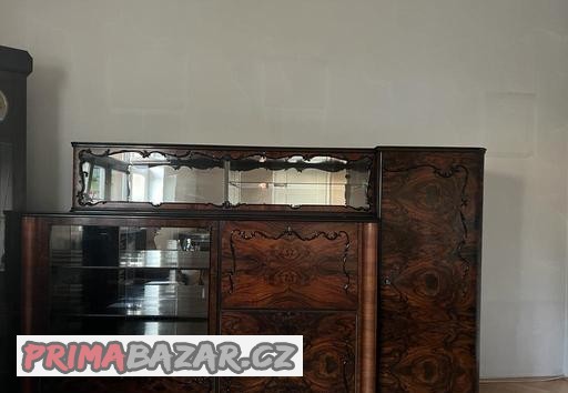 starozitny-nabytek-100-let-skrine-hodiny