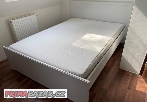 postel-vcetne-rostu-a-matrace