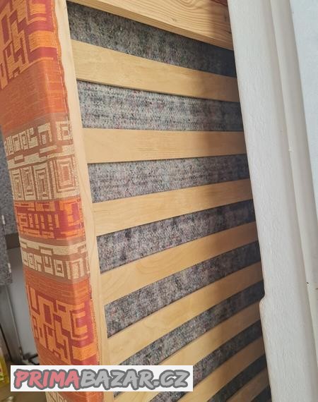 postel-vrchni-dil-z-valendy