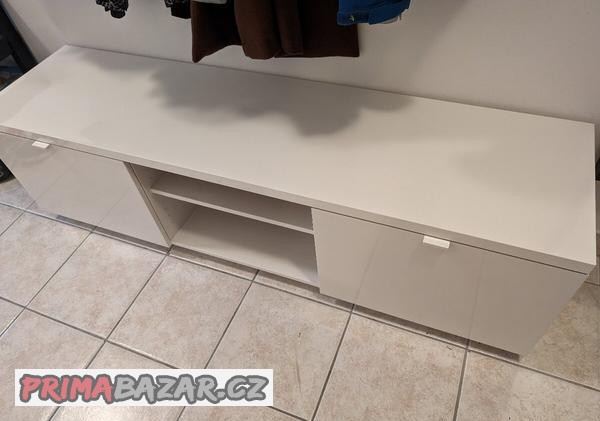 tv-stolek-ikea-byas