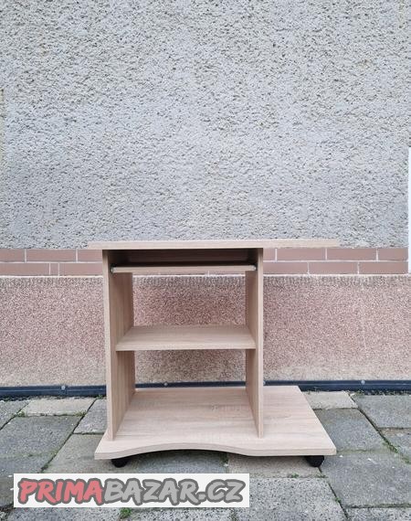 zanovni-pc-stul-na-koleckach