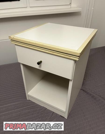 nocni-stolek-s-suplikem-41x41x56-cm-barva-bila