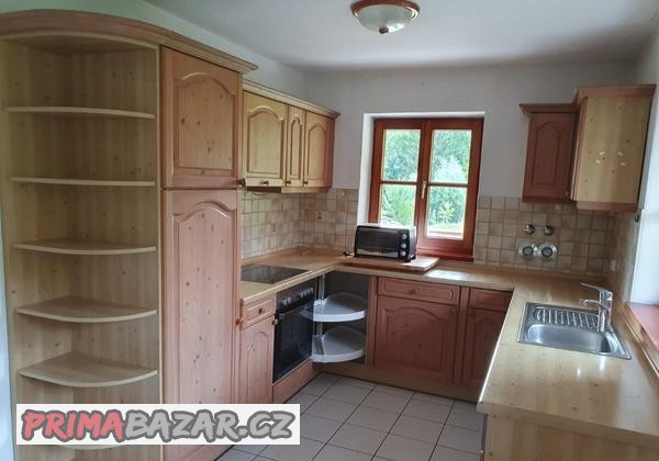 kuchynska-linka-se-spotrebici-z-nemecka-masivni-dvere