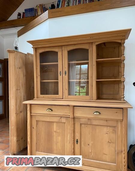 prodam-zrenovovany-kredenc-a-rohovou-skrin