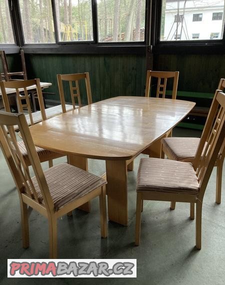 jidelni-stul-se-sesti-zidlemi