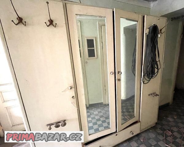 Za odvoz nábytek, skříň