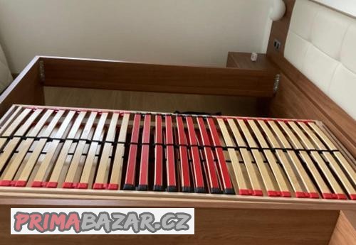 dreveny-rost-do-postele