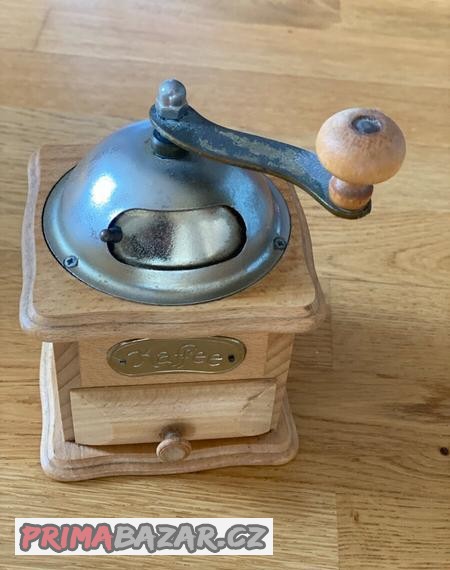 mlynek-na-kavu-rucni