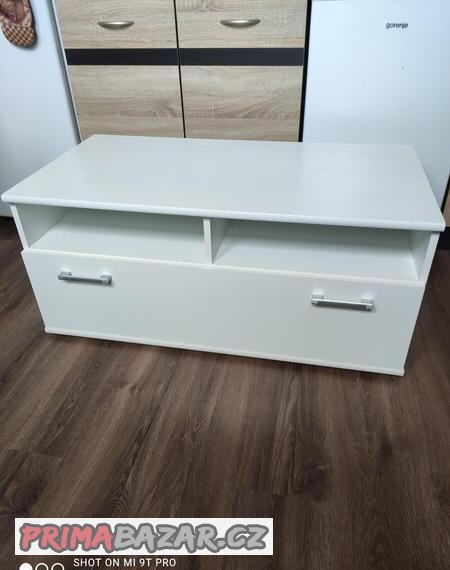 nizka-bila-skrin-uplne-nova