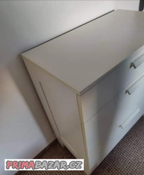 ikea-komoda-se-3-zasuvkami-bila