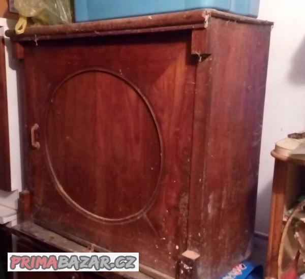 Starožitná skříňka