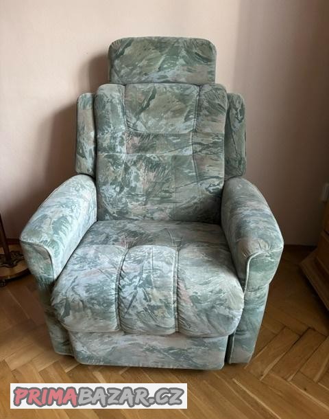 Polohovací křeslo s podnožkou a opěrkou hlavy