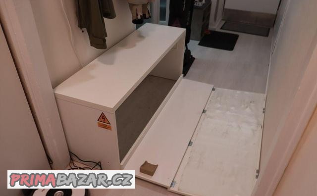 Speciální výsuvná skříň na elektrokoloběžku