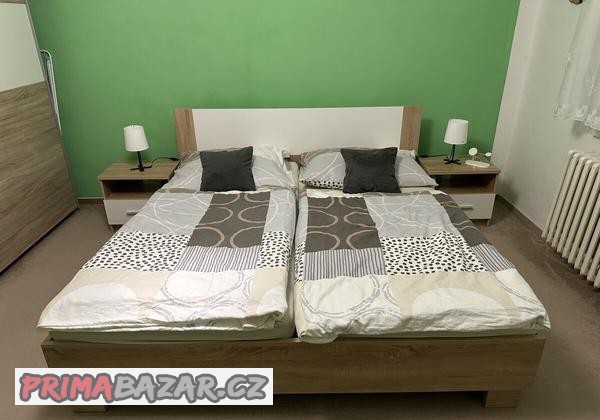 prodam-postel-s-nocnimi-stolky-matrace