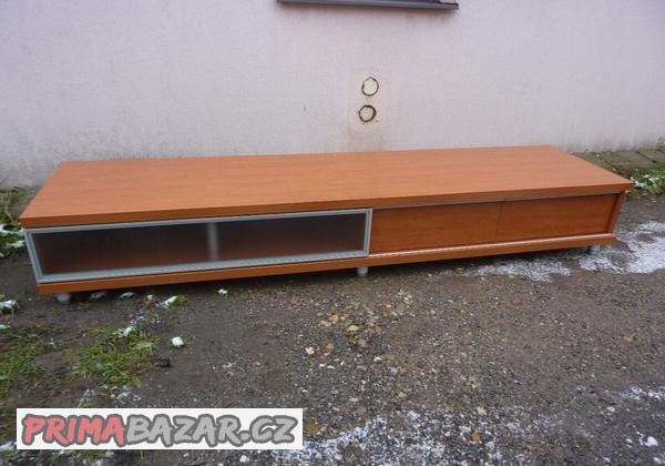 tv-komoda-240-cm-se-zasuvkami