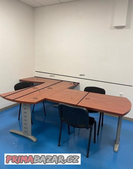 Kancelářský stůl na míru