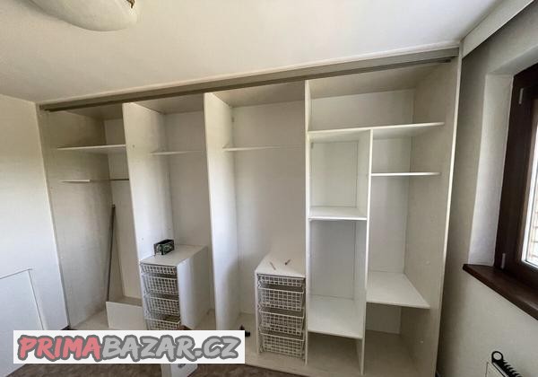 Vestavene skrine s pojezdem