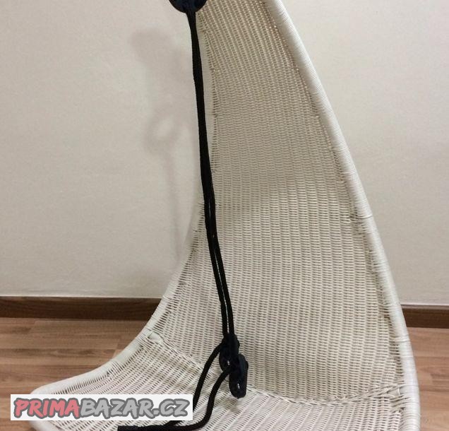 bila-houpacka-ikea-svinga