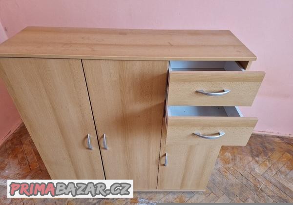 jedna-nebo-dve-pekne-komody-se-supliky