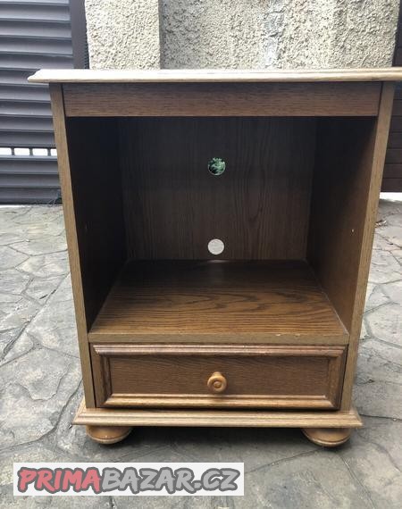 tv-stolek-dreveny