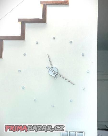 Moderní nástěnné hodiny