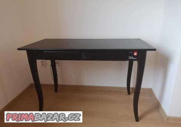 stul-ikea-se-zasuvkou