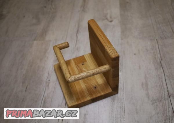 Dřevěný držák na toaletní papír