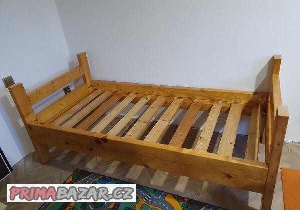 drevena-postel