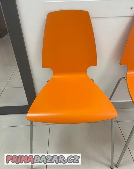 oranzova-zidle-znacka-ikea