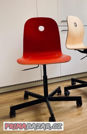ikea-kancelarska-zidle-cervena