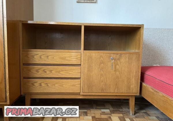 retro-nabytek-60-70-leta-komoda-osveleny-bar-drevo