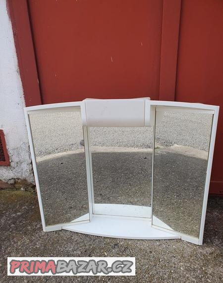 Toaletní skříňka se zrcadlem