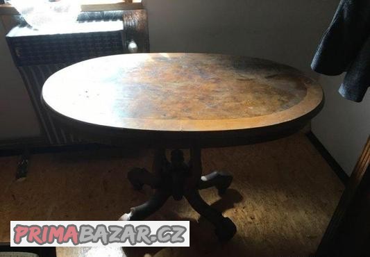 Starý vyrezavavany jídelní stůl 1900