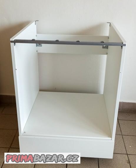 ikea-enhet-spodni-skrinka-na-troubu-se-zasuvkou