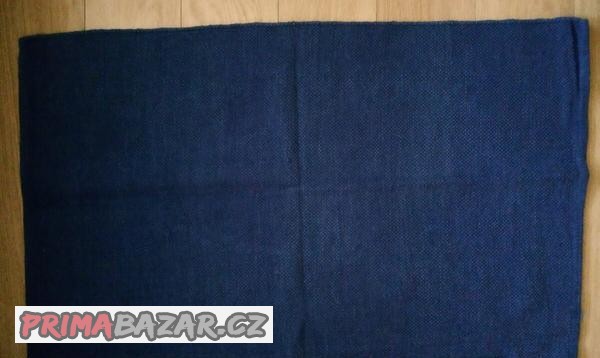 TMAVĚ MODRÁ KOBERCOVÁ PODLOŽKA